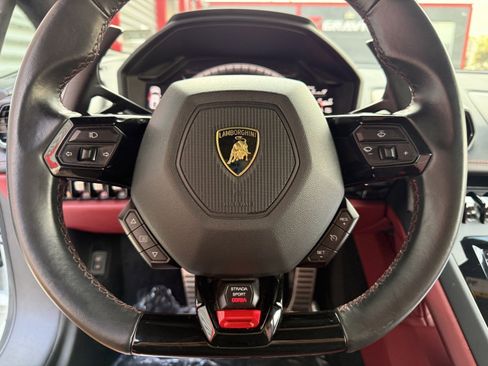Used 2021 Lamborghini Huracan EVO image 17