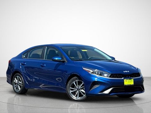 Used 2023 Kia Forte LXS FWD image 2