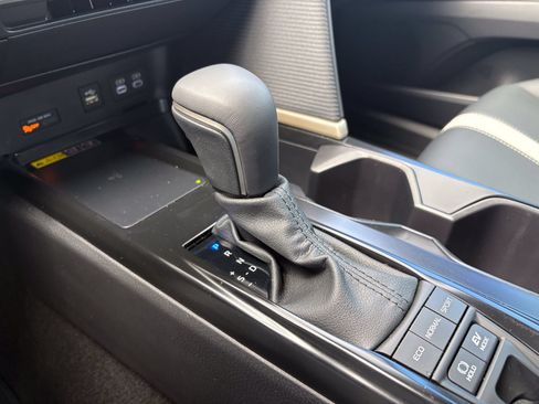 Used 2025 Toyota Camry SE FWD image 9