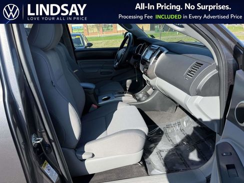 Used 2015 Toyota Tacoma 4x4 Access Cab V6 w/ TRD Sport Package image 12