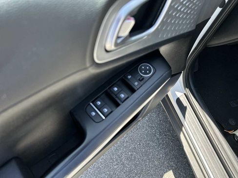 Used 2023 Kia Soul LX w/ LX Technology Package FWD image 14