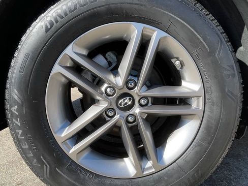 Used 2017 Hyundai Santa Fe Sport FWD image 17