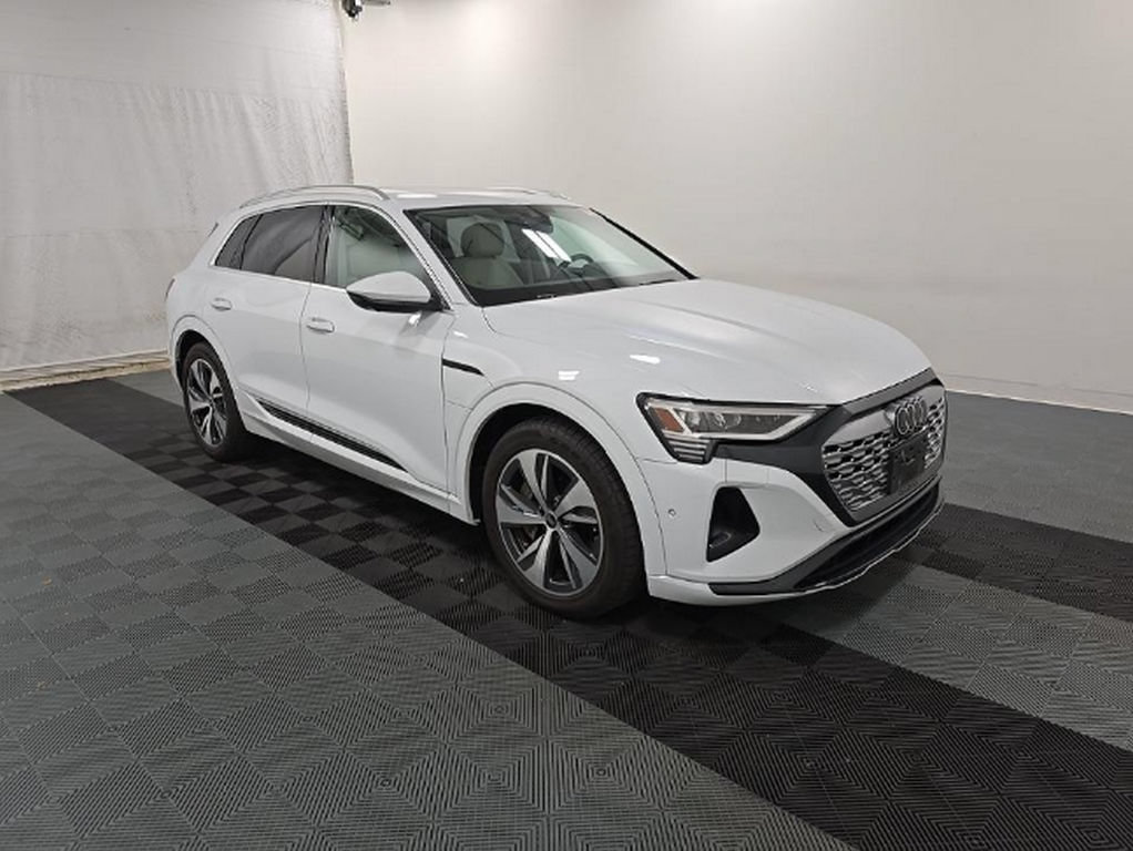 Used 2024 Audi Q8 e-tron Premium Plus w/ Premium Plus Package AWD/4WD image 3
