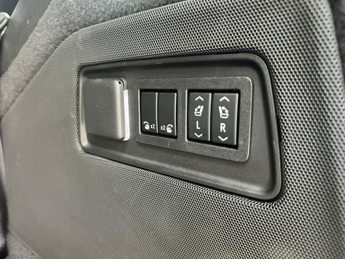 Used 2022 Cadillac Escalade Premium Luxury Platinum AWD/4WD image 44
