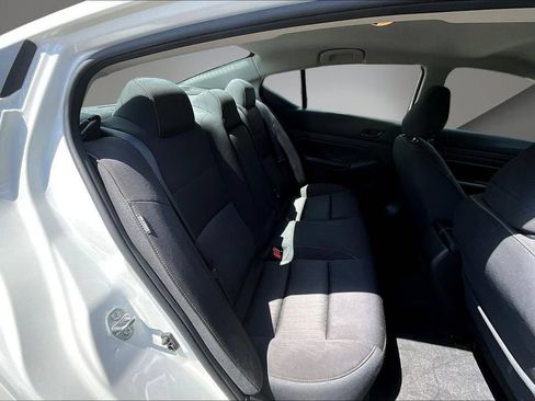 Used 2024 Nissan Altima 2.5 SV FWD image 25