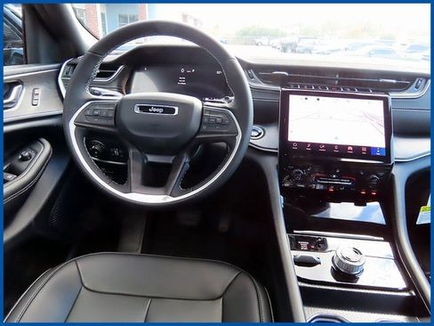 New 2025 Jeep Grand Cherokee Limited w/ Black Appearance Package image 11