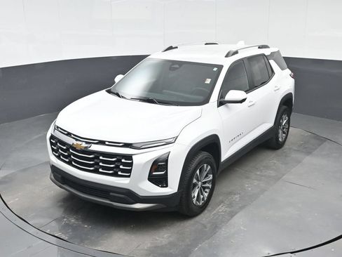 Used 2025 Chevrolet Equinox LT w/ Convenience Package II FWD image 16