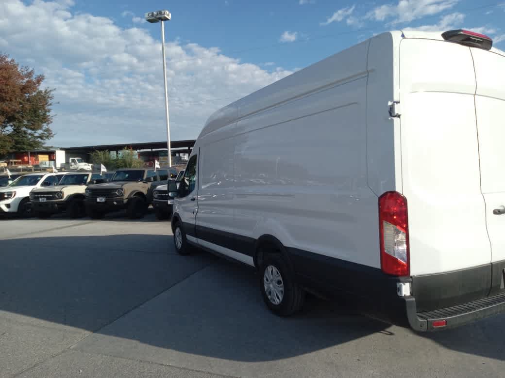 Used 2023 Ford E-Transit 148 High Roof Extended RWD image 5
