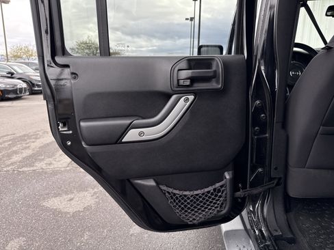 Used 2014 Jeep Wrangler Unlimited Rubicon w/ Connectivity Group image 19