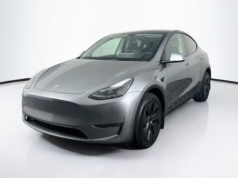 Used 2025 Tesla Model Y Long Range AWD/4WD image 3