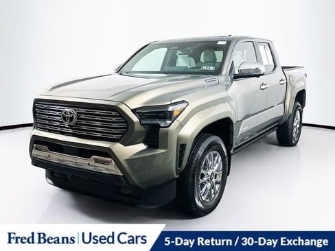 Used 2025 Toyota Tacoma Limited AWD/4WD image 3