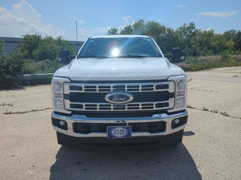 Used 2024 Ford F250 XLT AWD/4WD image 3