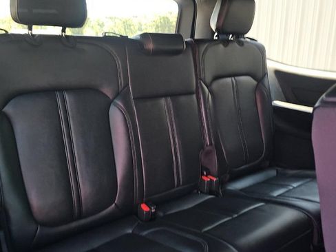 Used 2024 Jeep Wagoneer Series II w/ Flexible Seating Group RWD image 13