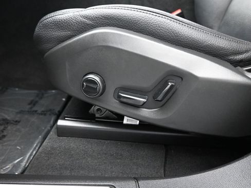 Used 2021 Volvo XC60 T5 Momentum w/ Premium Package image 10