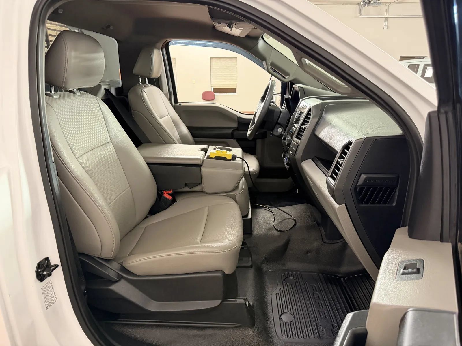 Used 2022 Ford F550 4x4 Regular Cab Super Duty image 25