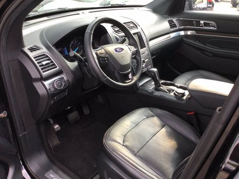 Used 2018 Ford Explorer Limited w/ Ford Safe & Smart Package AWD/4WD image 10