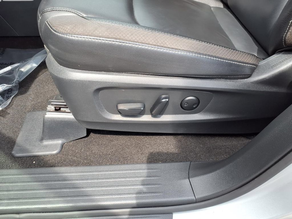 Used 2025 Nissan Pathfinder SL FWD image 23