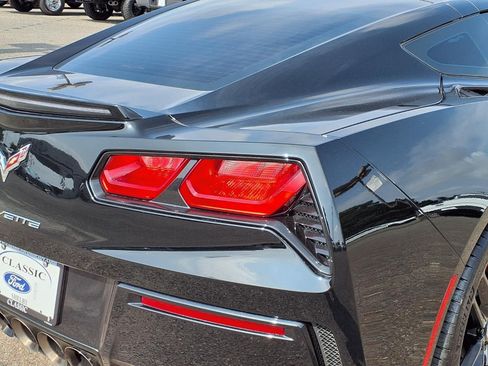 Used 2019 Chevrolet Corvette Stingray Coupe w/ 1LT RWD image 14