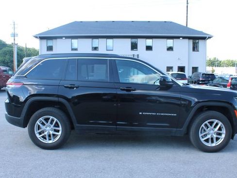 Used 2025 Jeep Grand Cherokee Laredo X AWD/4WD image 6