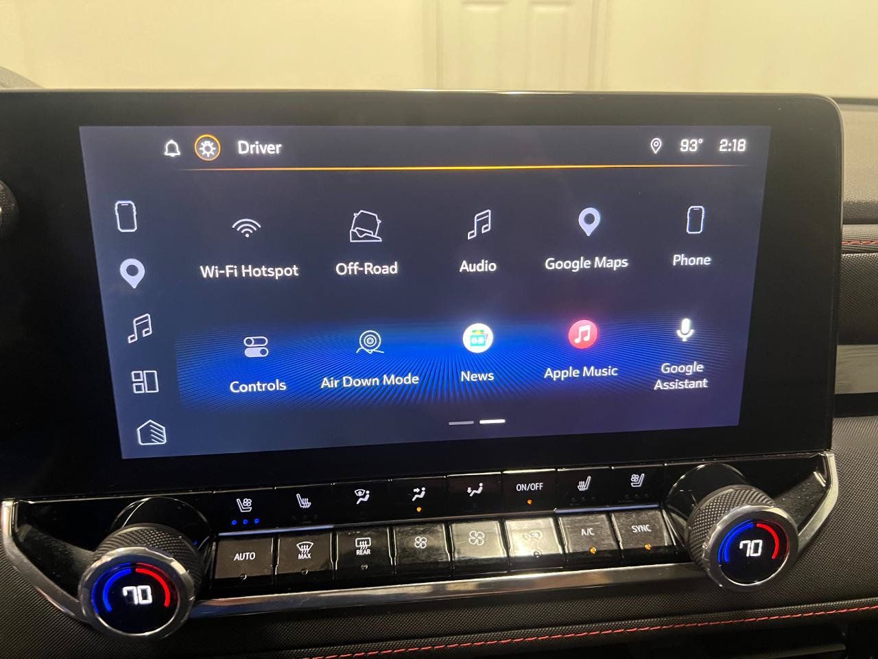 Used 2025 Chevrolet Colorado Z71 w/ Technology Package AWD/4WD image 52