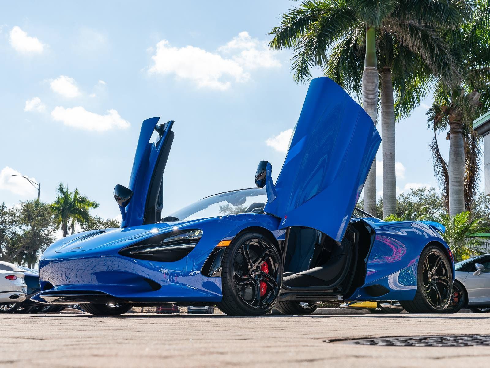 Used 2024 McLaren 750S Spider RWD image 7