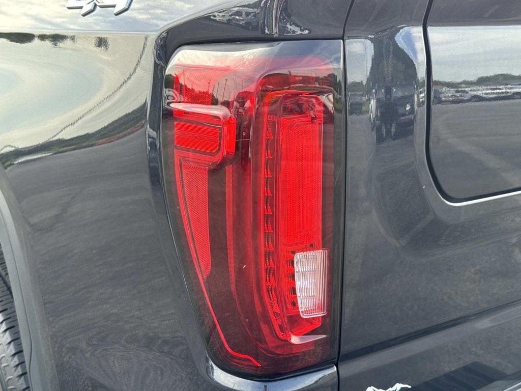 Used 2025 GMC Sierra 1500 SLT AWD/4WD image 10