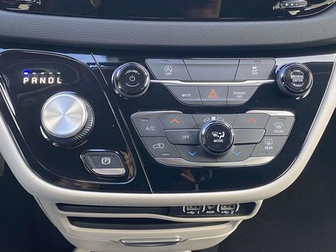 Used 2023 Chrysler Voyager LX image 26