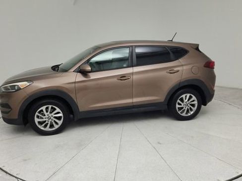 Used 2017 Hyundai Tucson SE FWD image 2