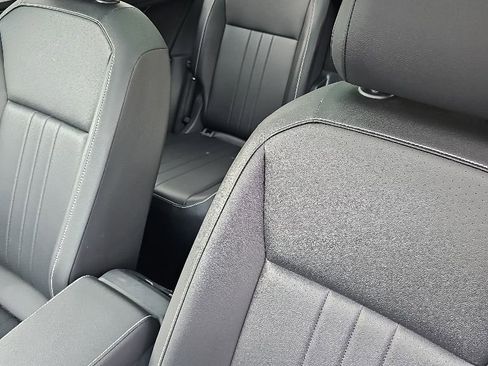 Used 2024 Volkswagen Tiguan SE R-Line AWD/4WD image 9