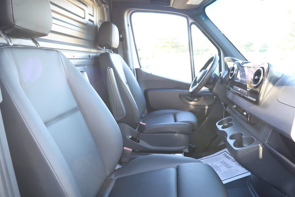 Used 2025 Mercedes-Benz Sprinter 2500 image 26