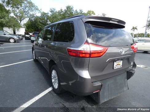 Used 2017 Toyota Sienna XLE FWD image 9
