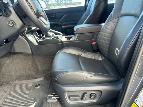 Certified 2025 Toyota 4Runner TRD Off-Road Premium AWD/4WD image 9
