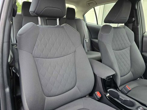 Used 2022 Toyota Corolla LE image 11