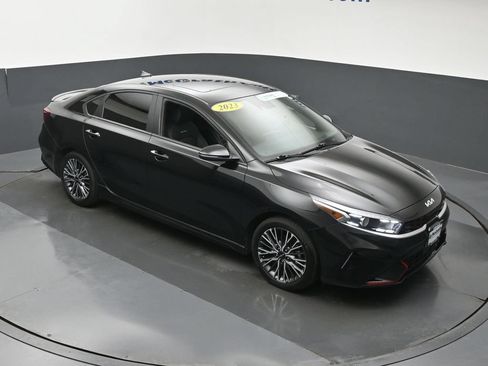 Used 2023 Kia Forte GT-Line w/ GT-Line Premium Package FWD image 3