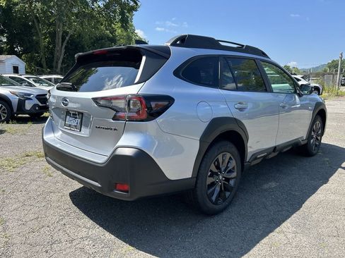 Used 2025 Subaru Outback Onyx Edition image 8