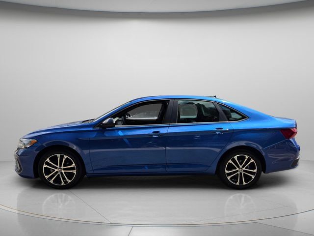 Used 2022 Volkswagen Jetta Sport FWD image 3