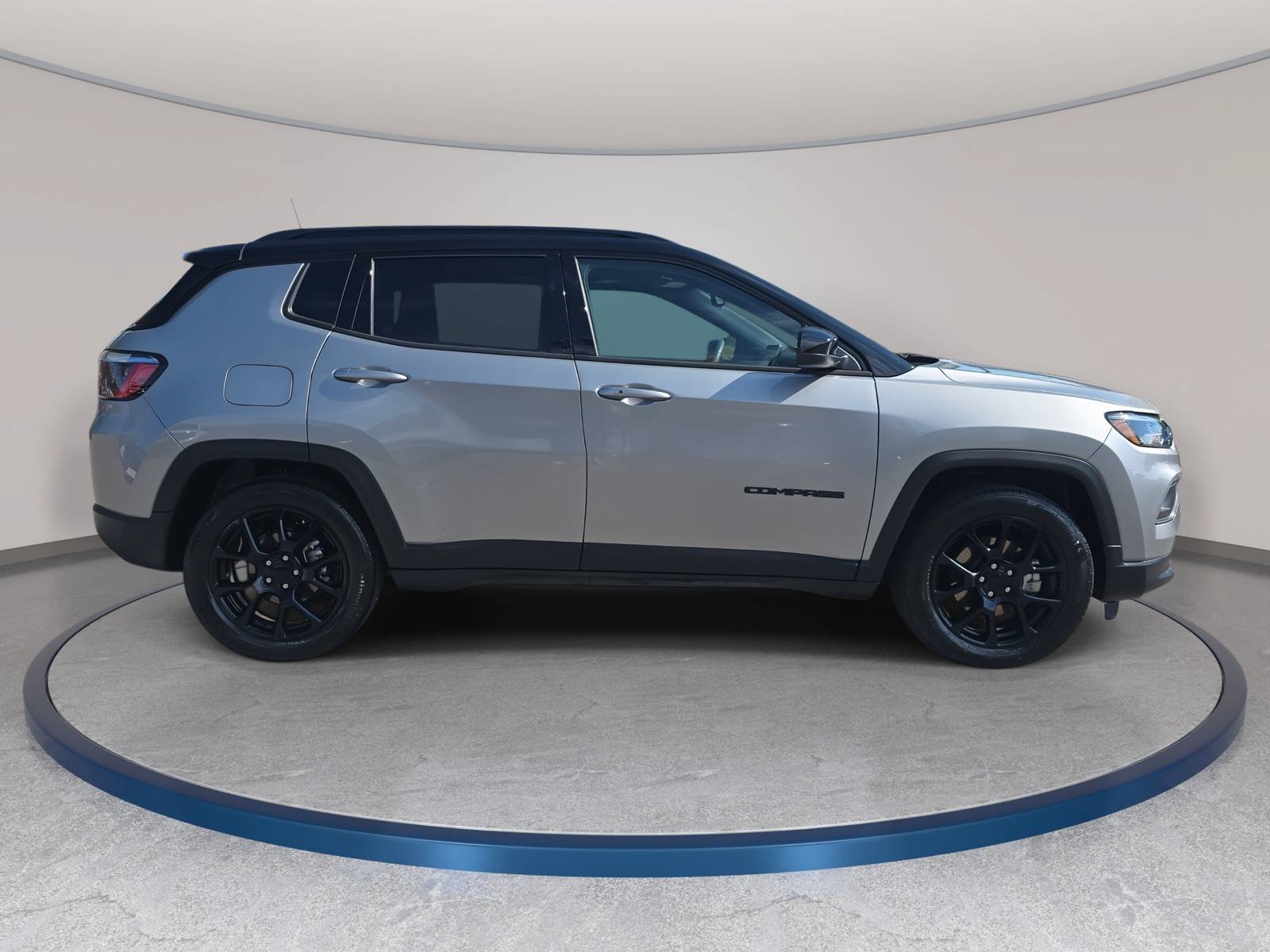Used 2022 Jeep Compass Latitude w/ Sun and Sound Group FWD image 4