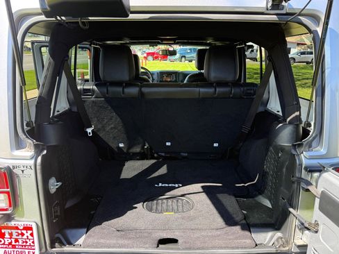 Used 2017 Jeep Wrangler Unlimited Sahara image 26