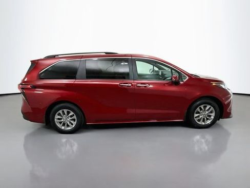 Used 2022 Toyota Sienna XLE FWD image 8