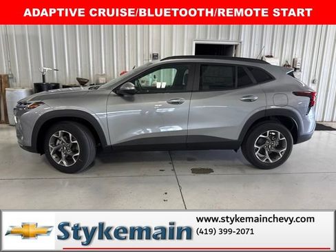 New 2026 Chevrolet Trax LT w/ Driver Confidence Package FWD image 2