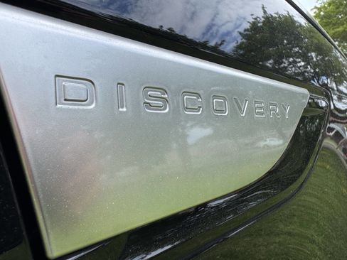 Used 2017 Land Rover Discovery HSE image 11