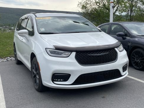 Used 2021 Chrysler Pacifica Touring-L w/ Uconnect Theater Family Group AWD/4WD image 8