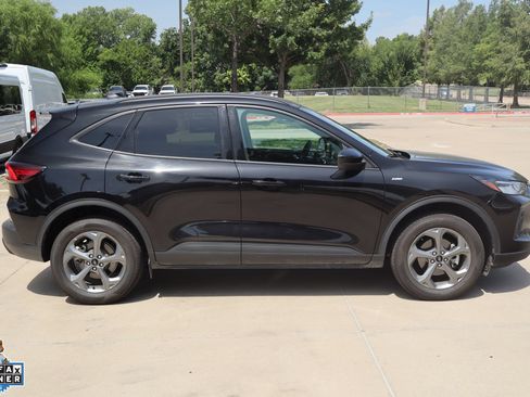 Used 2025 Ford Escape ST-Line Select AWD/4WD image 2