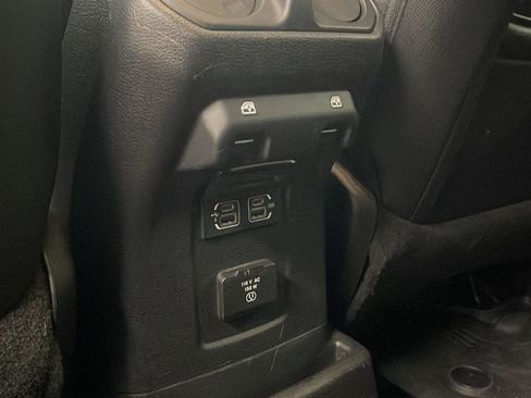 Used 2019 Jeep Wrangler Unlimited Sahara image 23