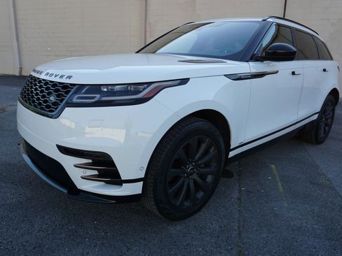 Used 2018 Land Rover Range Rover Velar R-Dynamic SE AWD/4WD image 4