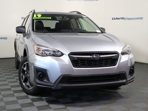 Used 2019 Subaru Crosstrek 2.0i image 2