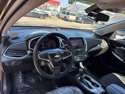 Used 2020 Chevrolet Malibu LT FWD image 15