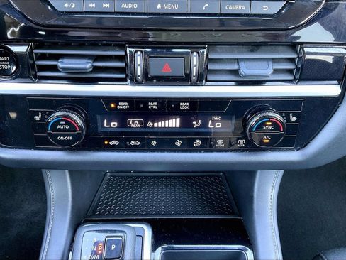 Used 2025 Nissan Pathfinder SV AWD/4WD image 17