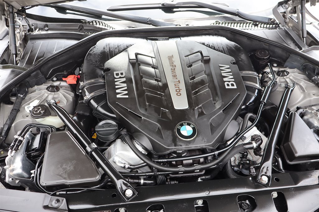 Used 2013 BMW 750i RWD image 49