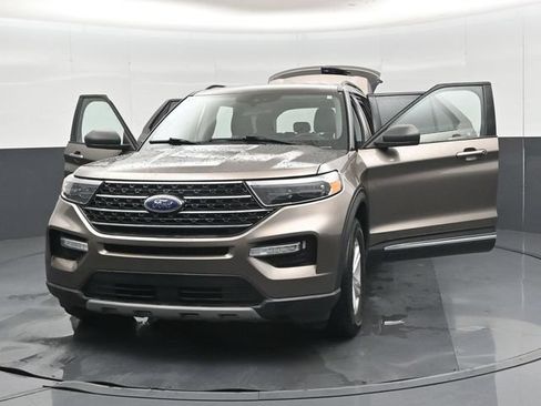 Used 2021 Ford Explorer XLT w/ Equipment Group 202A AWD/4WD image 58